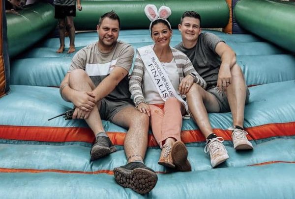 Provincial Mpumalanga MS finalist Carlette Alberts recently hosted a family day at White River Rugby Club to collect food for Pro-Life Pet Rescue, Rehabilitation and Adoption Agency in Nelspruit.