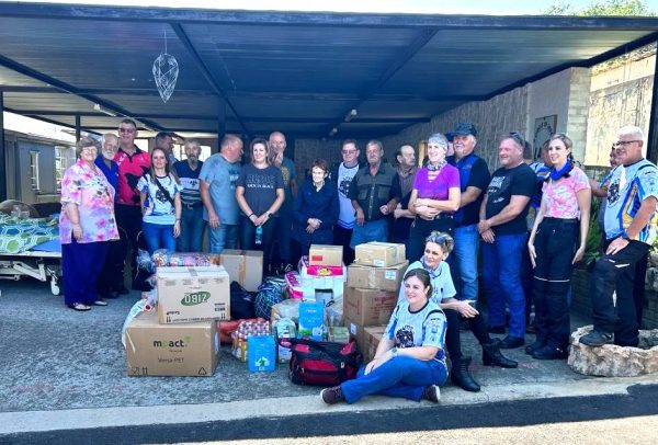 The Lowveld Motorcycle Safety Initiative (LMSi) arranged a ride to the Silverdays retirement home in Waterval Boven to deliver donations to the institution over the weekend.
